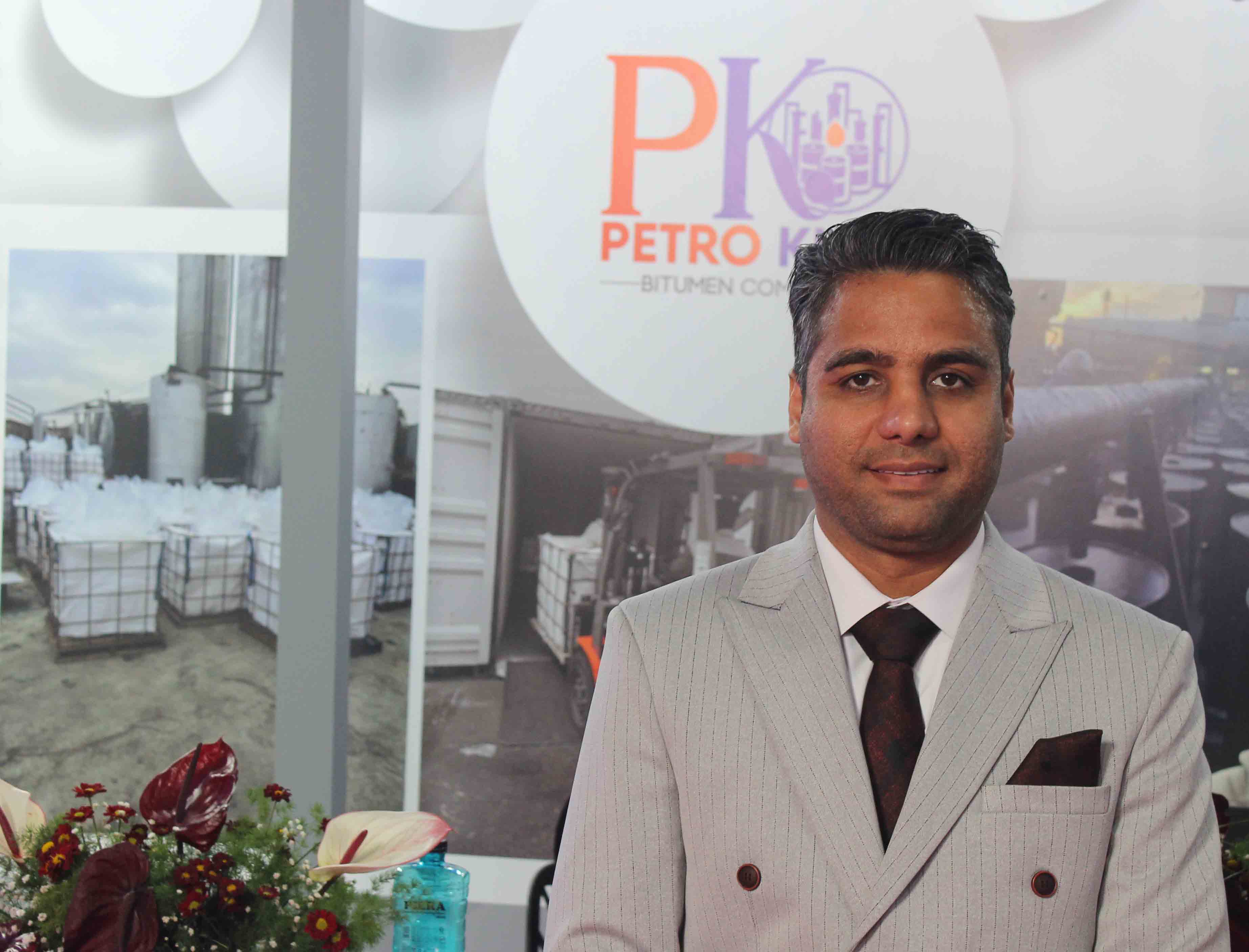  آدرس کارخانه دلیجان ، کیلومتر 15 جاده تهران ، شهرک صنعتی راونج ،خیابان کارآفرینان 1،خیابان کارآفرین 7 / دفتر مرکزی : تهران -میدان ونک -خیابان خدامی -پلاک 36 -طبقه 2 /  تلفن : 08644277433/ 09121945800 / 02188785837